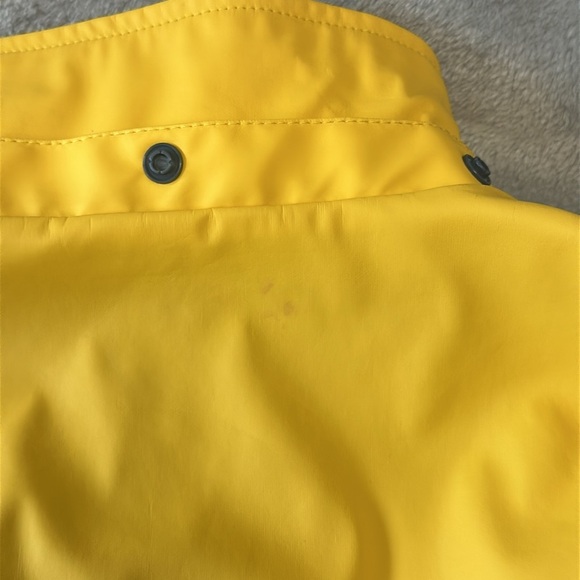 Hatley - Rain Jacket. No hood. Size 6 - Picture 5 of 7